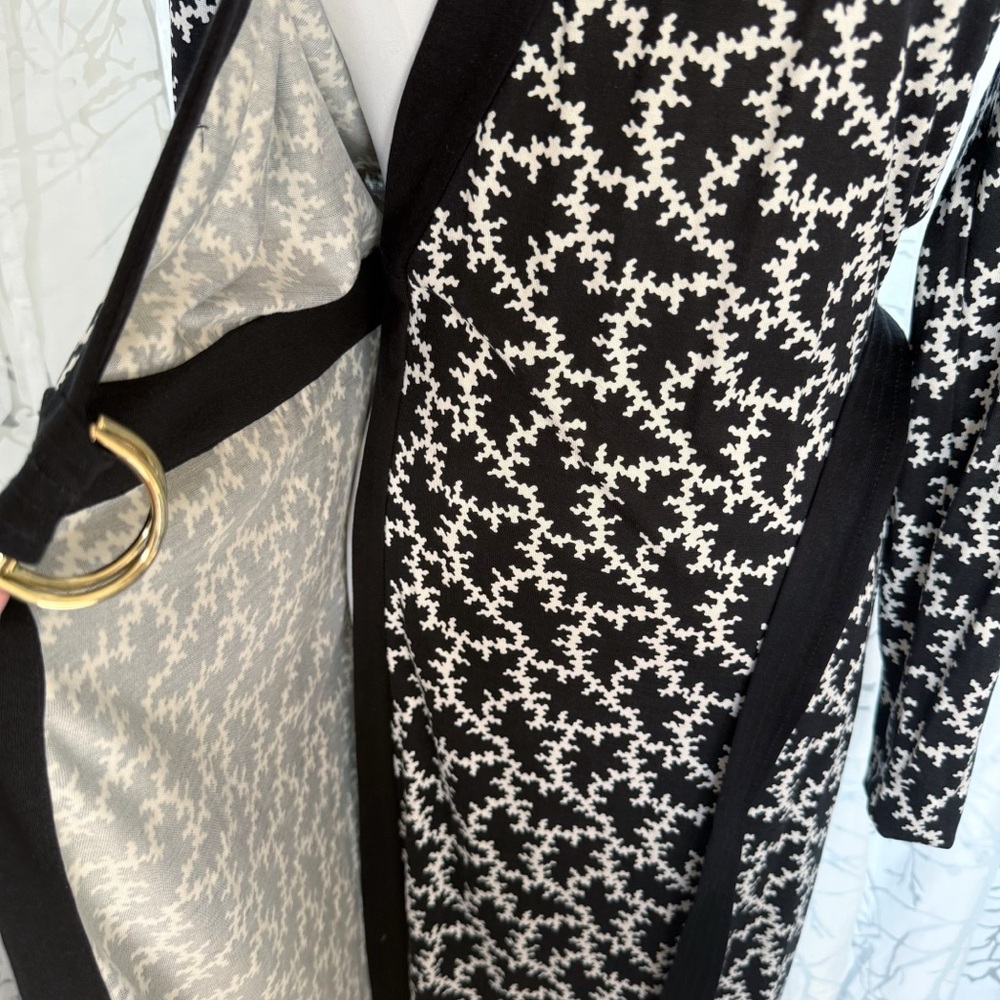 DIANE VON FURSTENBERG BLACK WHITE PRINT SILK LONG SLEEVE D RING WRAP MIDI DRESS - Picture 7 of 11